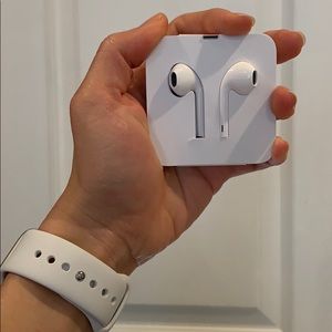 Brand new Apple earphones!